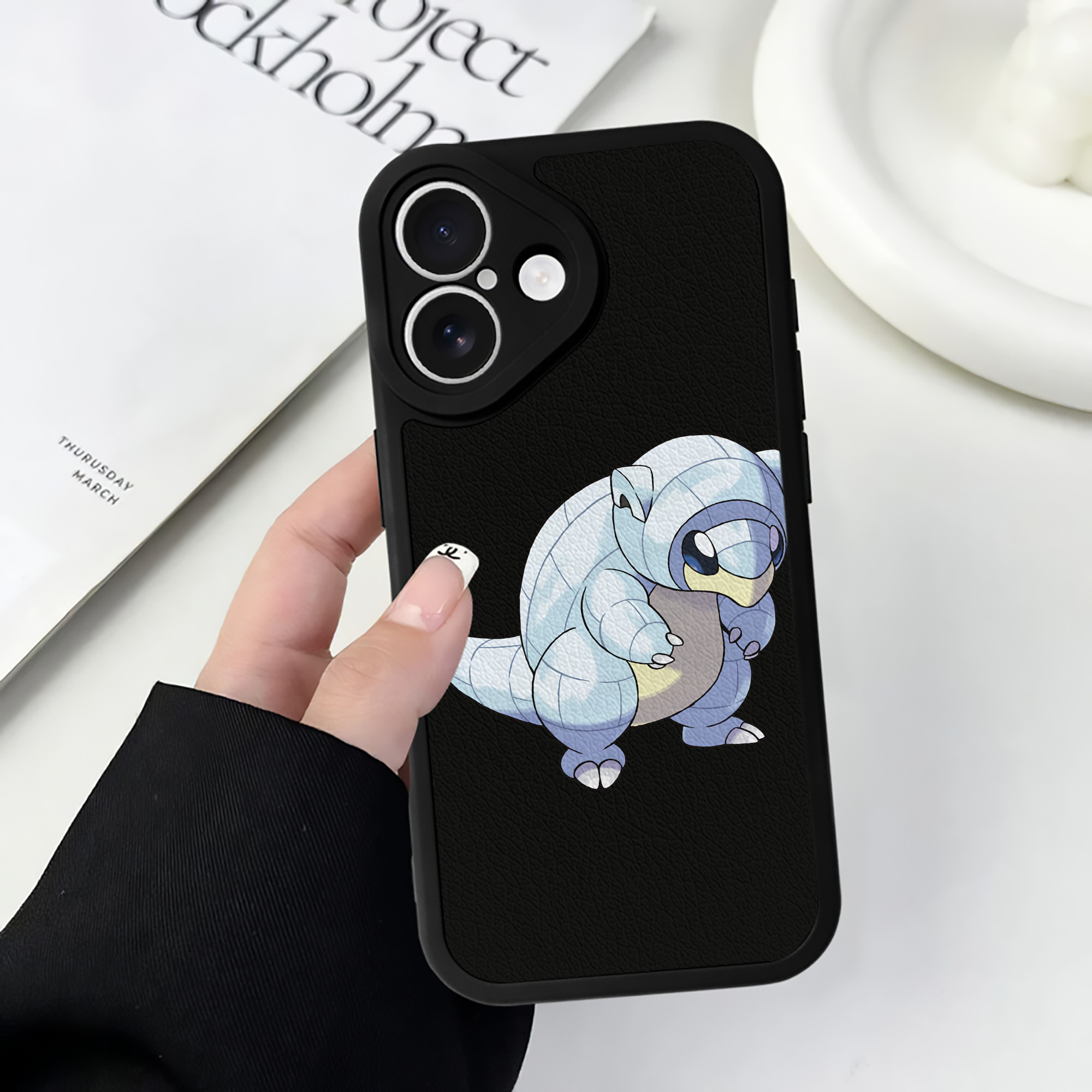 （画像用） ポケットモンスター Pokémon 【iPhone 16シリーズ対応】シリコンスマホケース（レザー調） 材質：シリコン